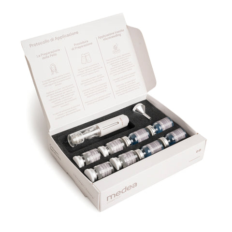 RH Collagen Sphera Kit Medea aperto con dispositivo microneedling e fiale al collagene